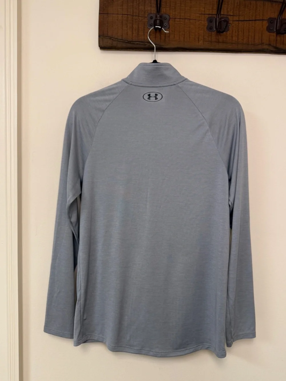 Under Armour: Men's Light Gray Light Weight 1/2 Zip Performance Pullover, Size S - Picture 2 of 8